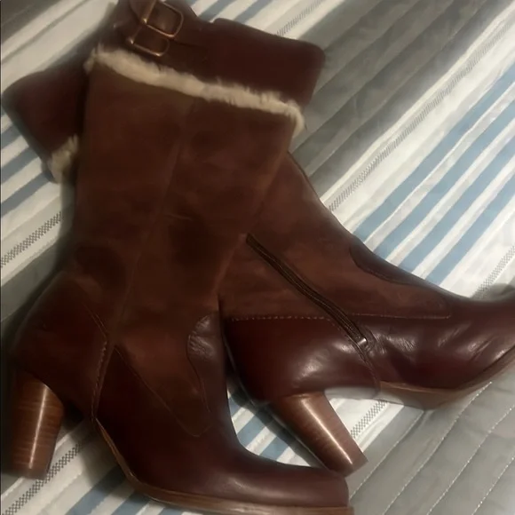 UGG Brown Heeled Boots with Classic Elegance - Picture 2 of 5